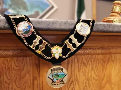 Mayor's chain of office.